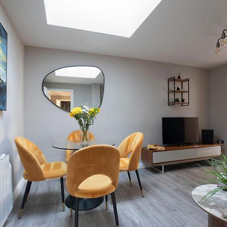 צ'לטנהם Elliot Oliver - Modern 2 Bedroom Town Centre Apartment מראה חיצוני תמונה