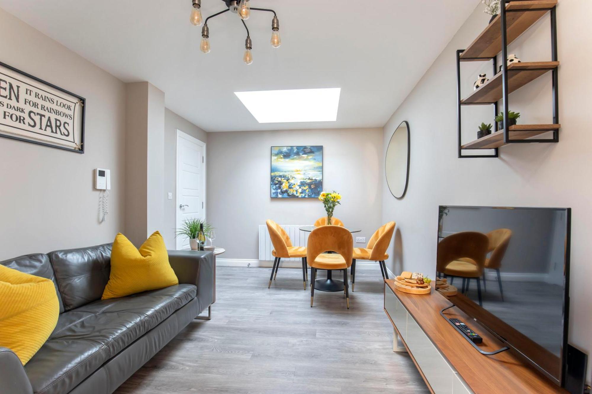 צ'לטנהם Elliot Oliver - Modern 2 Bedroom Town Centre Apartment מראה חיצוני תמונה