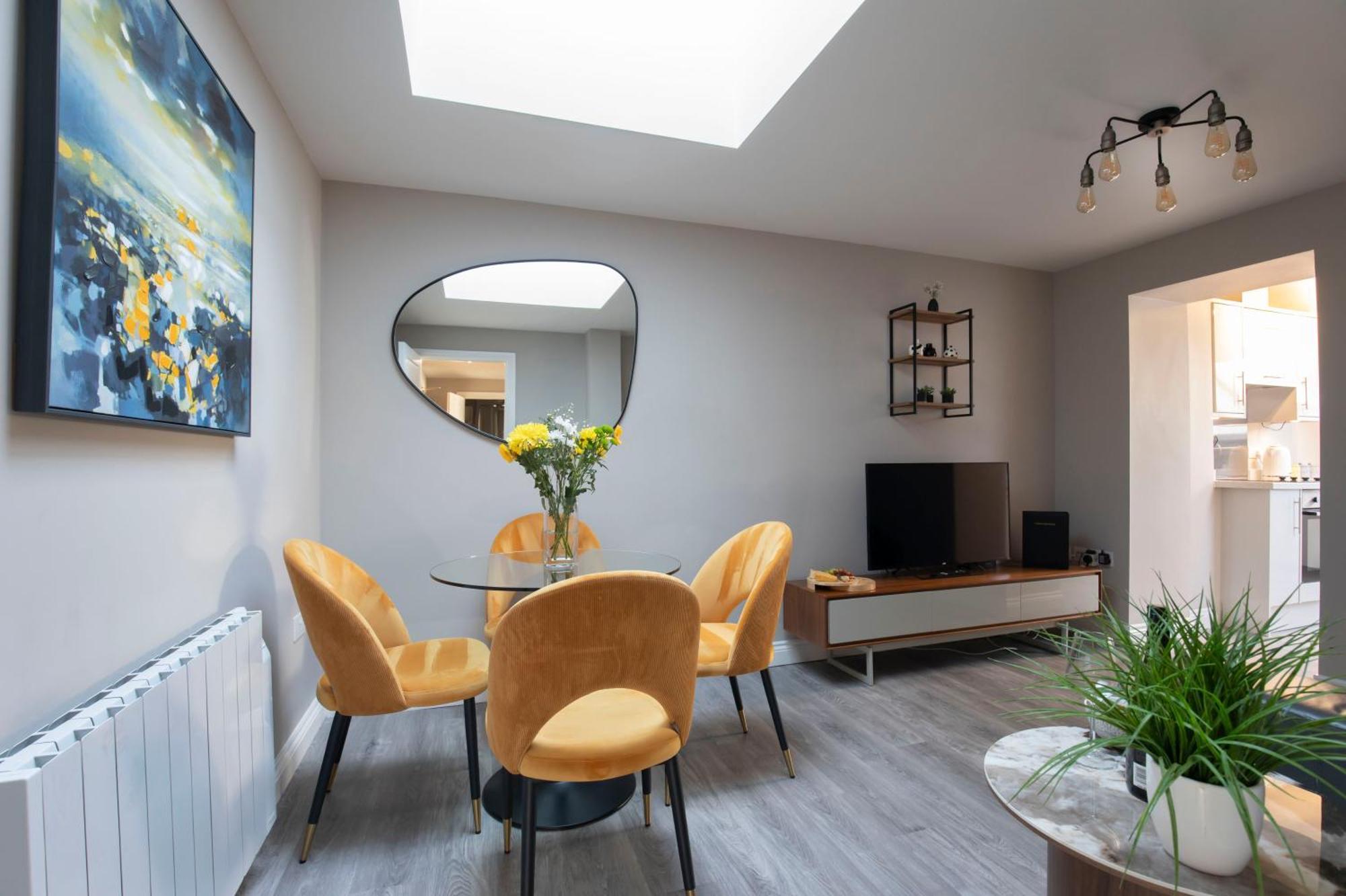 צ'לטנהם Elliot Oliver - Modern 2 Bedroom Town Centre Apartment מראה חיצוני תמונה