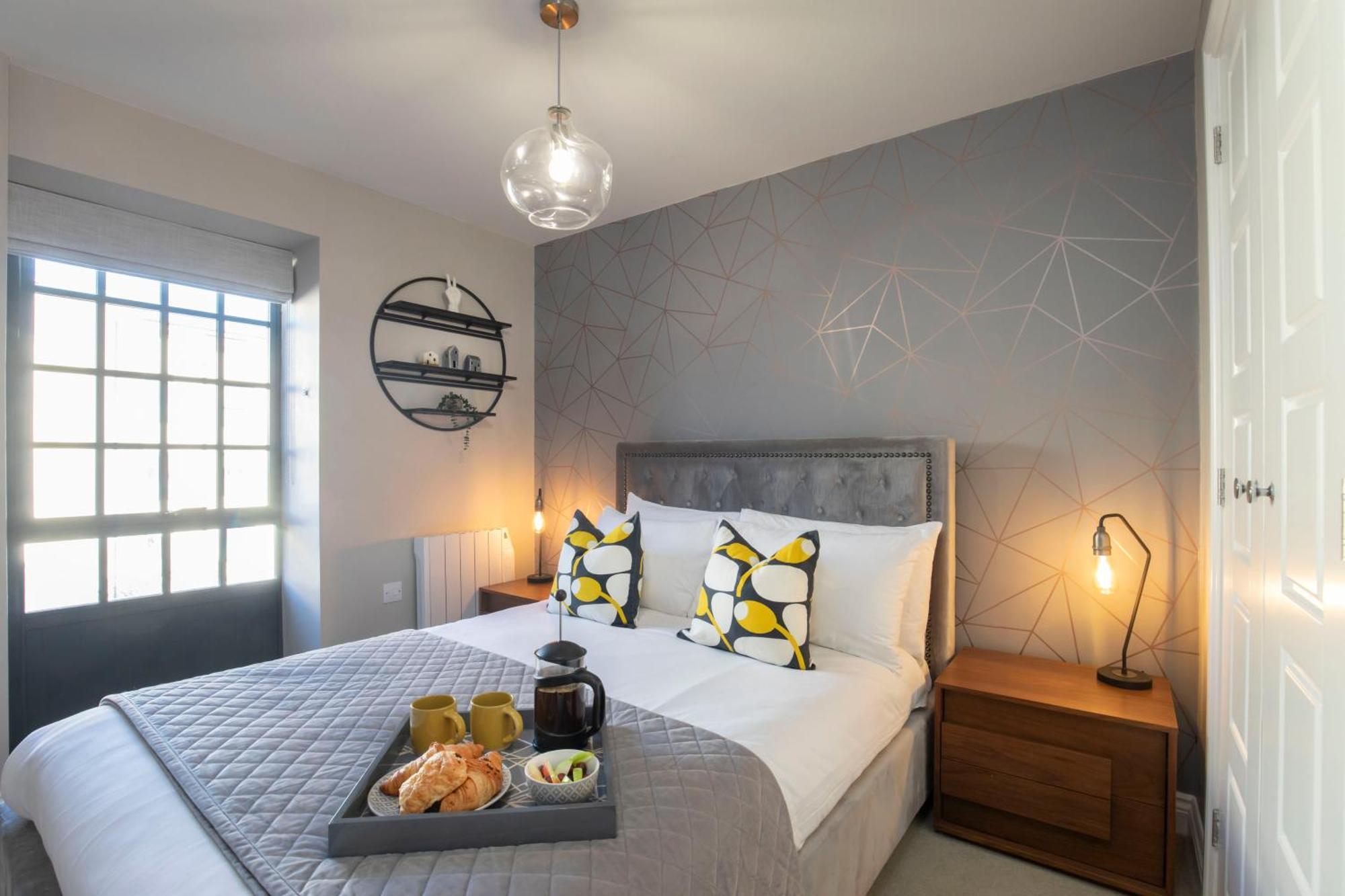 צ'לטנהם Elliot Oliver - Modern 2 Bedroom Town Centre Apartment מראה חיצוני תמונה