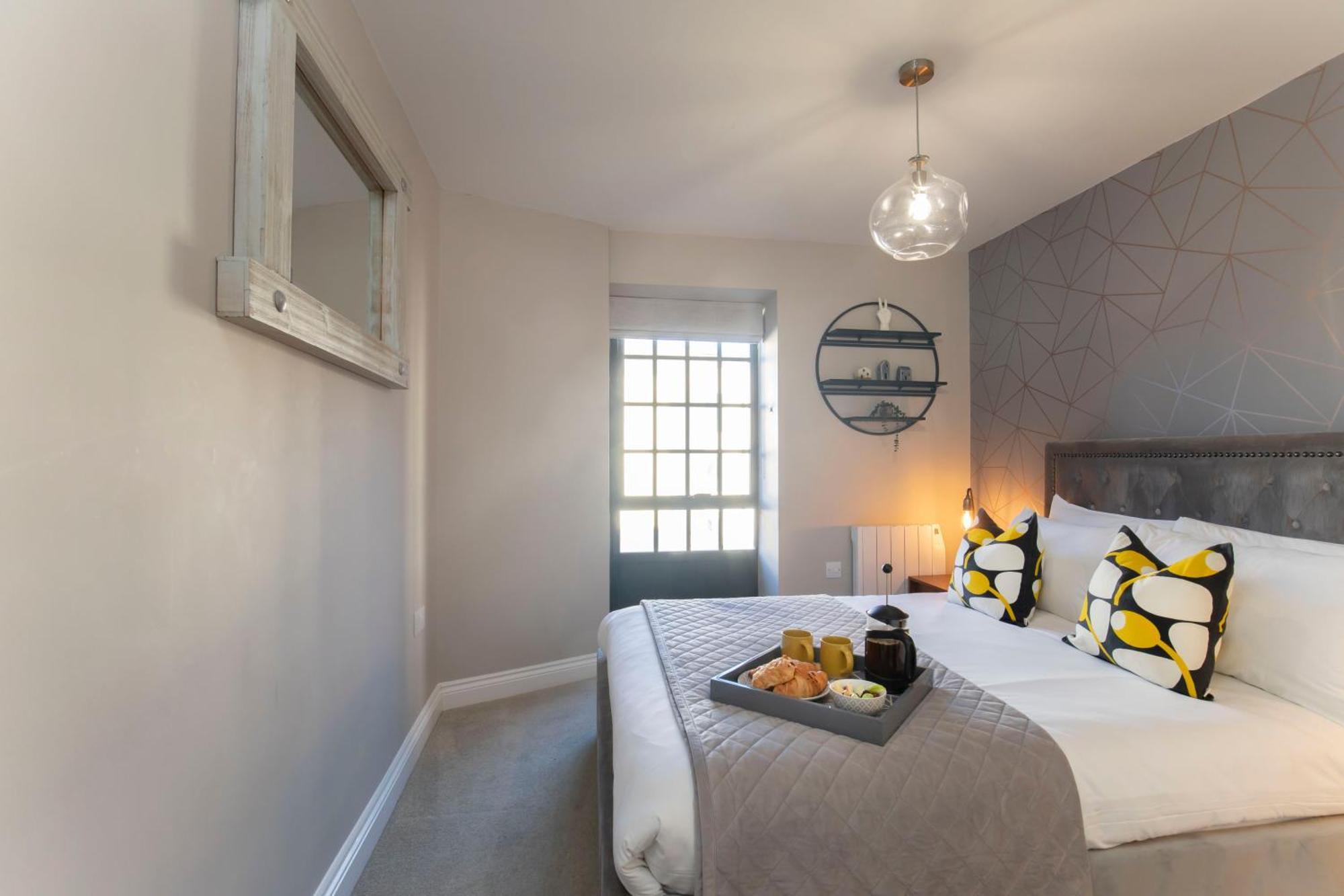 צ'לטנהם Elliot Oliver - Modern 2 Bedroom Town Centre Apartment מראה חיצוני תמונה
