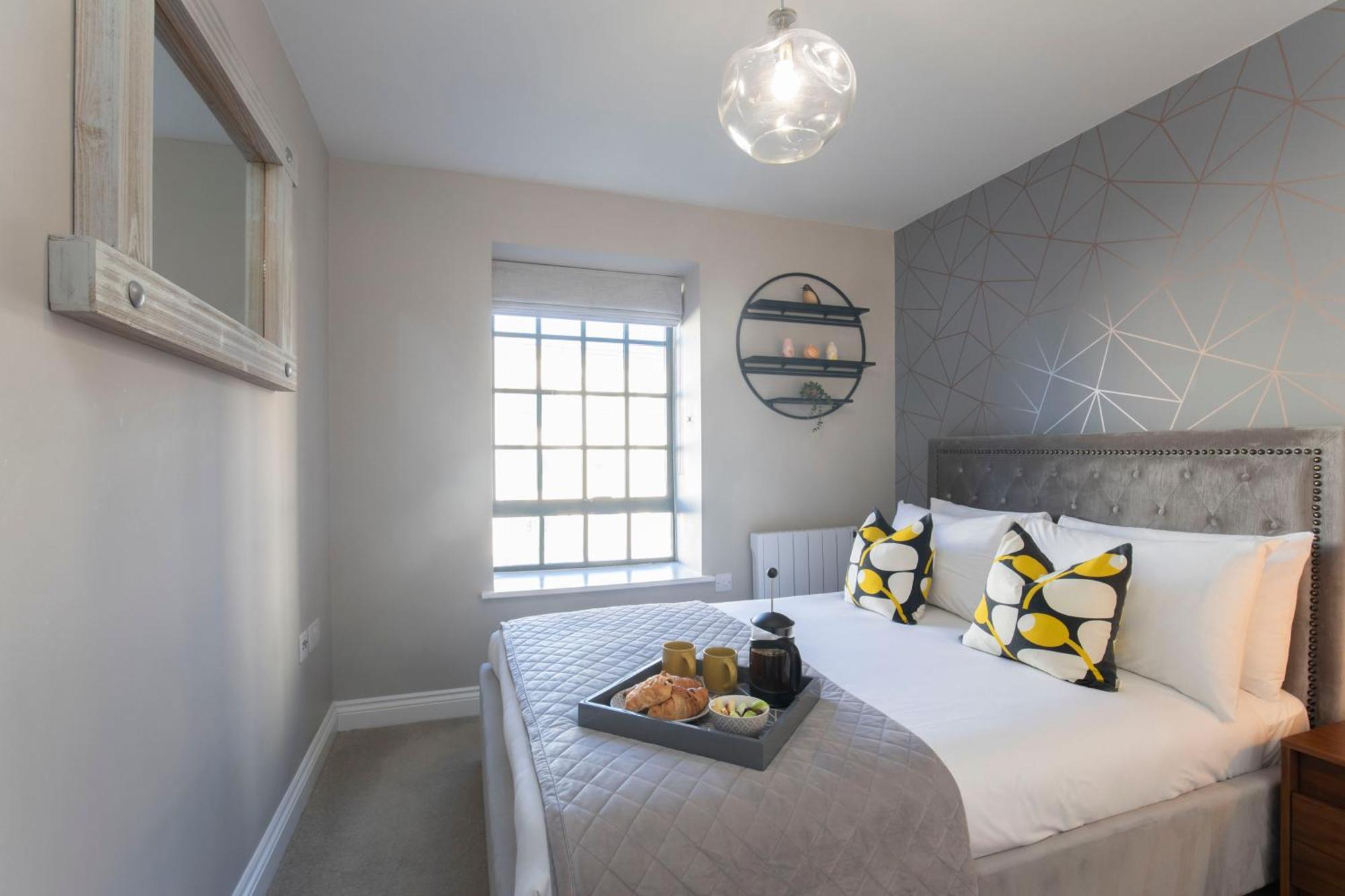 צ'לטנהם Elliot Oliver - Modern 2 Bedroom Town Centre Apartment מראה חיצוני תמונה